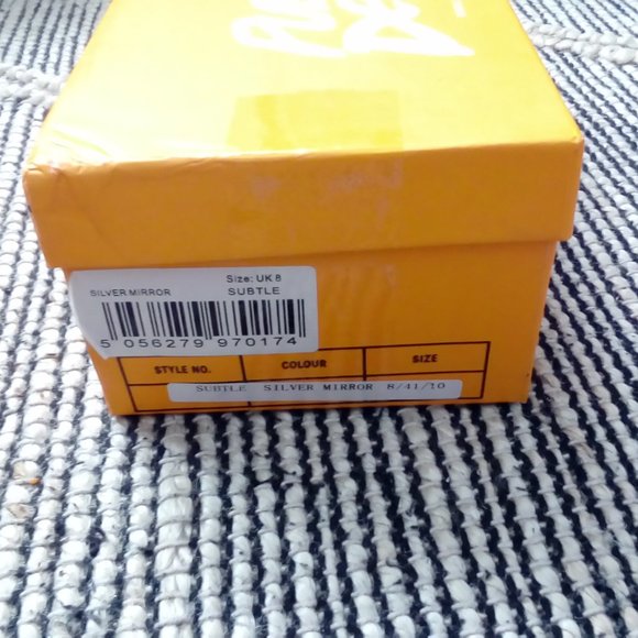 SUBTLE SILVER MIRROR PERSPEX BLOCK MID HEELS - Picture 11 of 13